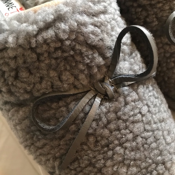 NWT NIB Minnetonka grey women’s slippers size 6 - Picture 6 of 7